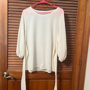 Size medium cream flowy top